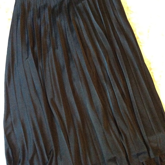 🖤 Black Pearl and Rhinestone Formal Dress 🖤 - Picture 7 of 8